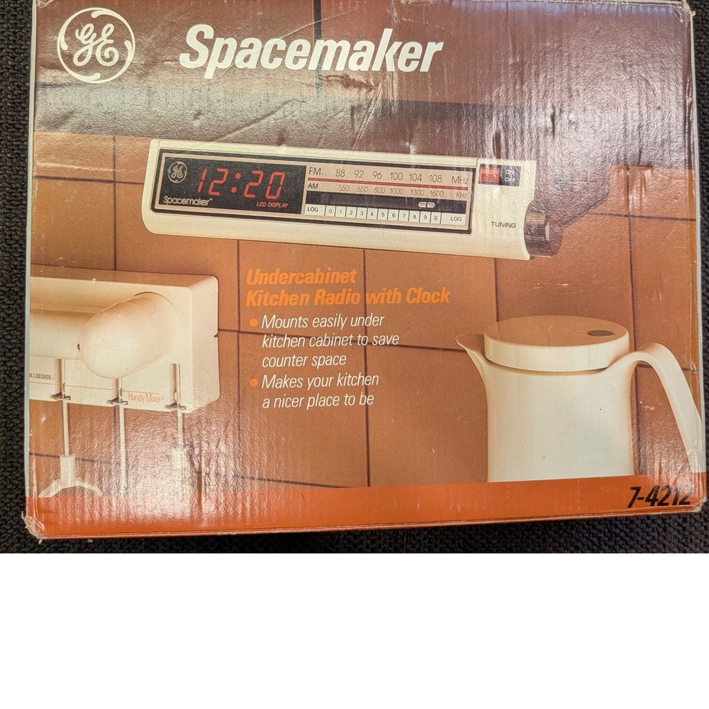 Vintage GE Spacemaker Undercabinet AM/FM Radio Clock Model 7-4212 Mint Open Box